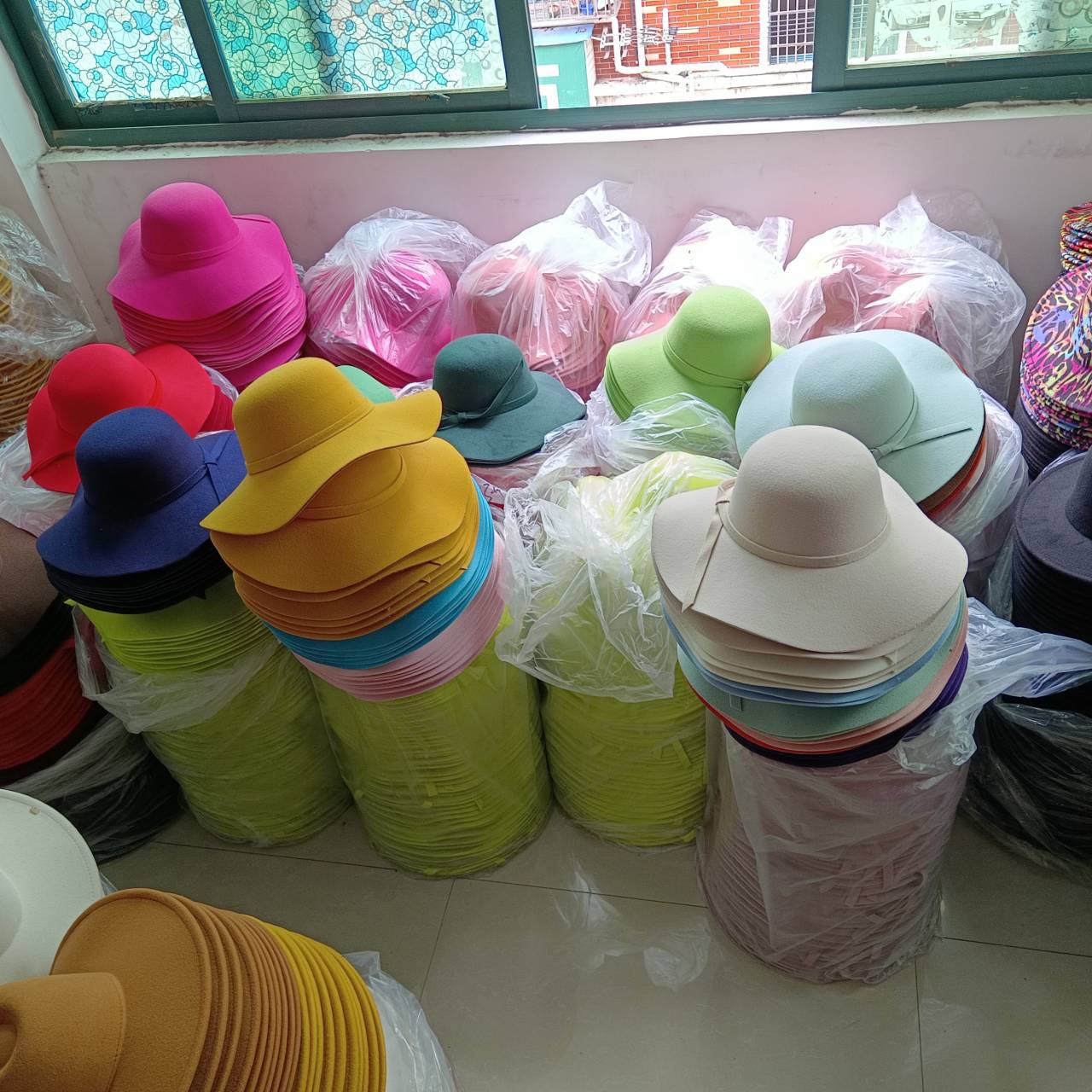White Dome-shaped Ladies' Hat  - огляд і ціна Fedora Hat Wool